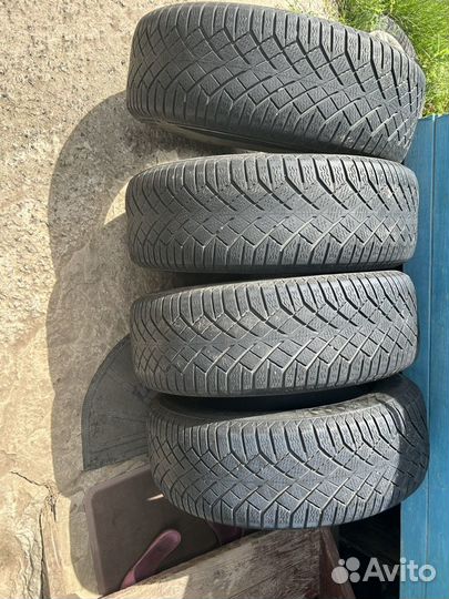 Continental ContiVikingContact 7 215/65 R17