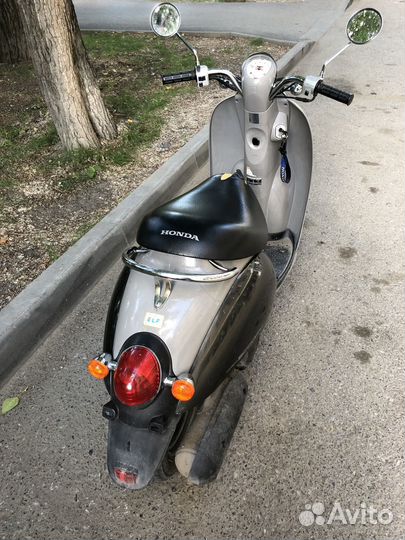 Honda Crea Scoopy Ретро скутер