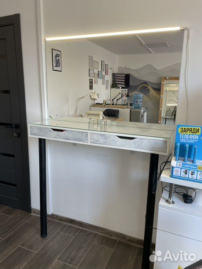 Гримерный столик с подсветкой+барный стул