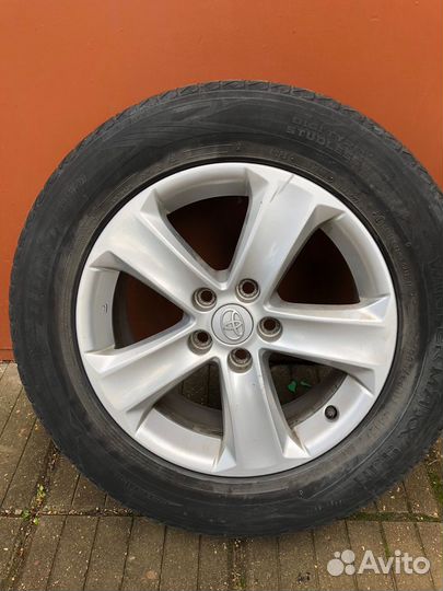 Комплект оригинальных зимних колес Rav 4 R17