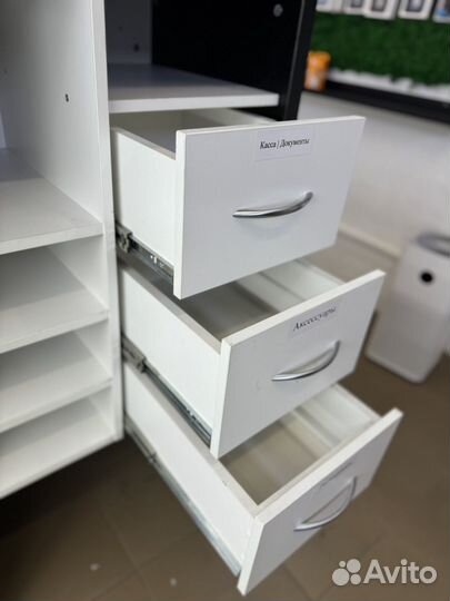 Ресепшн - тумба. С ящиками