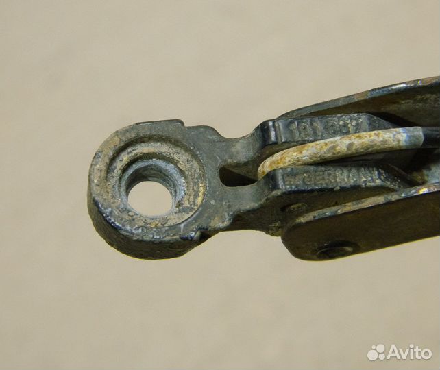 Поводок заднего дворника VW Golf 2