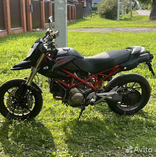 Ducati hypermotard 1100s