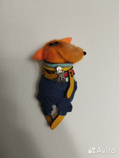 Войлочная брошь