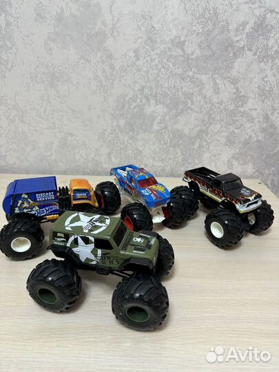 Hot Wheels монстр трак