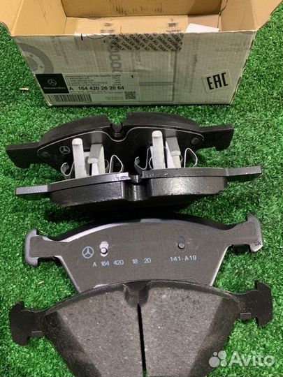 Тормозные колодки переднее Mercedes-Benz