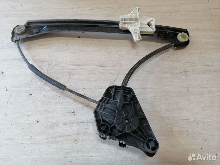 Стеклоподъемник задний Skoda Rapid Рапид