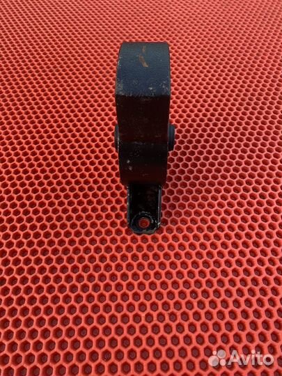 Опора двс нижняя передняя Mitsubishi Carisma