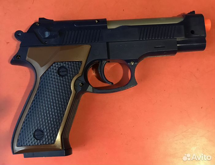 Игрушечный пистолет