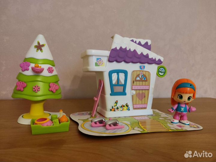 Зимний домик Pinypon с куклой и аксессуарами