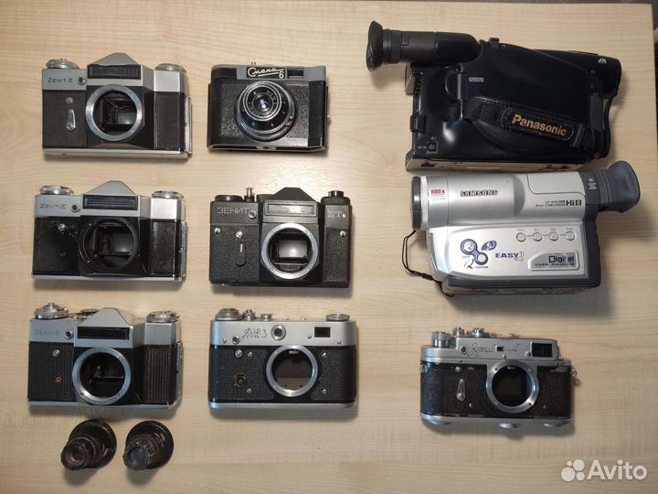 Плёночные фотоаппараты и vhs в разном состоянии