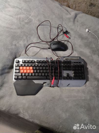 Игровая клавиатура и мышь