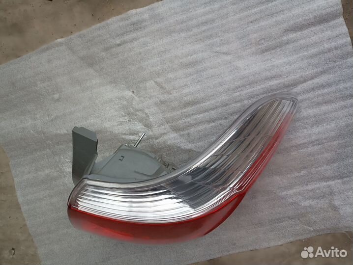 Фонарь задний правый Toyota Highlander II рестайл