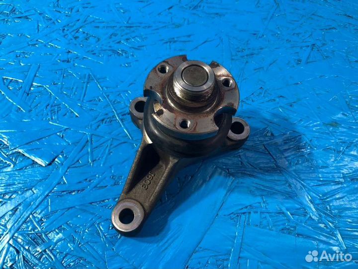 Кронштейн вискомуфты Discovery 3 L319 2.7 276DT