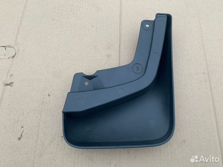 Брызговик задний левый Volvo XC90