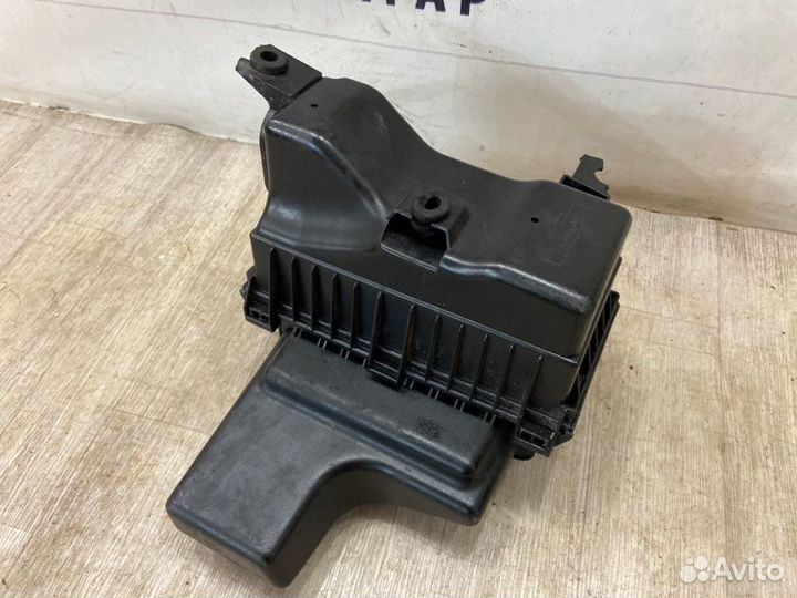 Корпус воздушного фильтра Mitsubishi Colt Z32A