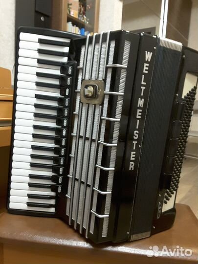 Аккордеон weltmeister S5 4/4