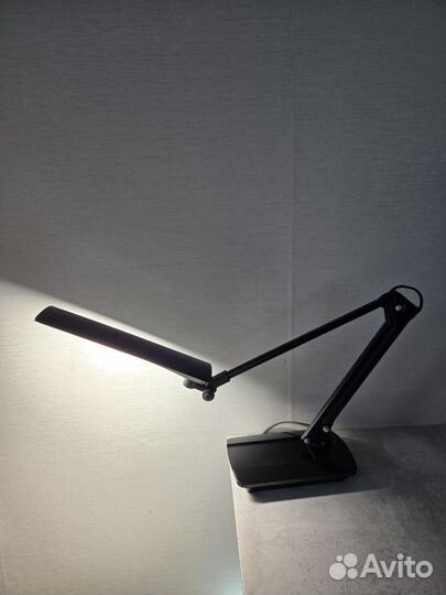 Настольная лампа
