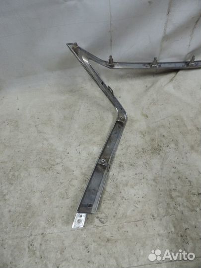 Молдинг решетки радиатора Lexus LX570 2015