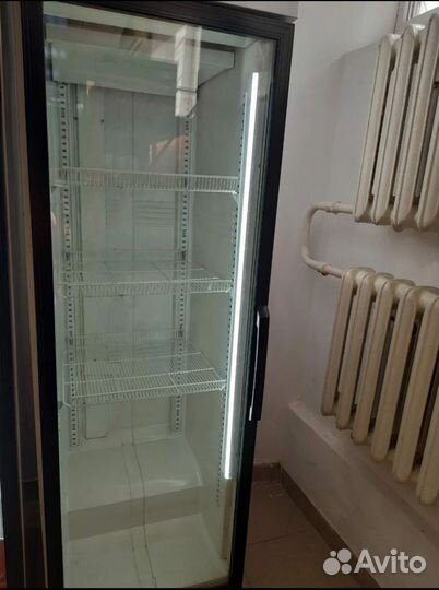 Холодильный шкаф-витрина