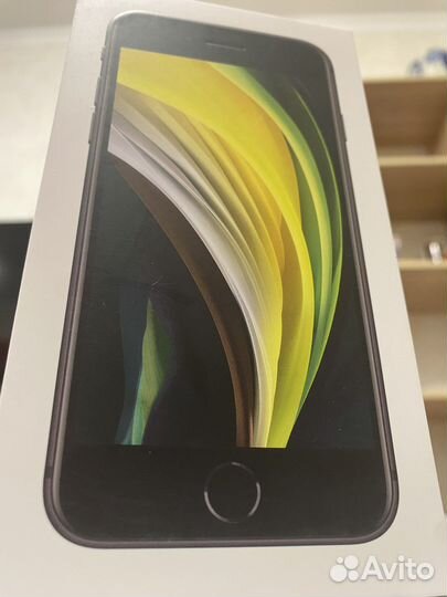 Коробка от iPhone SE 2020