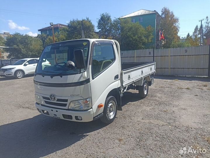 Бортовой грузовик Toyota Dyna, 2014