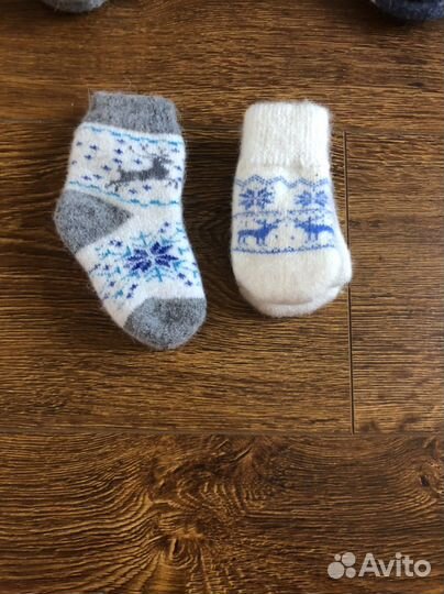 Детские варежки и носки вязаные