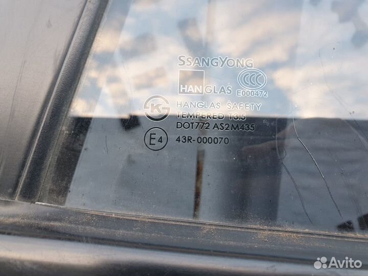 Форточка двери задняя правая Ssang Yong Kyron