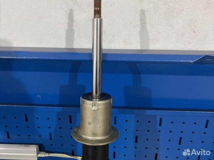 Амортизатор передный левый полный привод 4matik Me