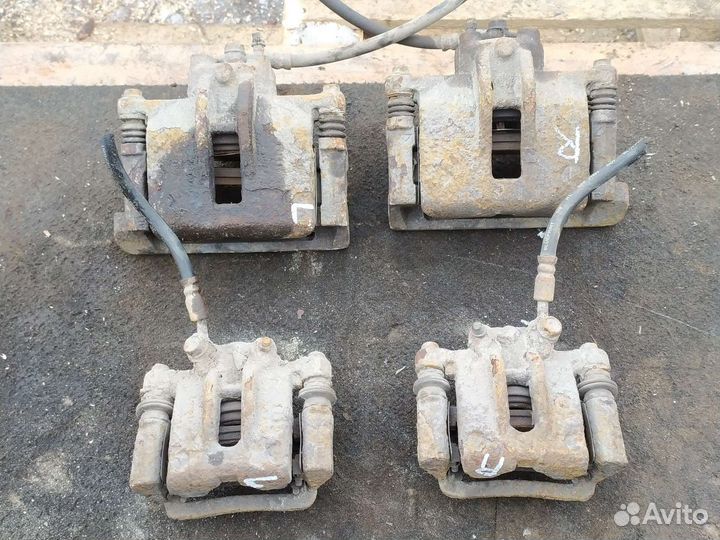 Комплект тормозных суппортов toyota corolla е120