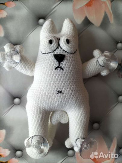 Кот Саймон на присосках