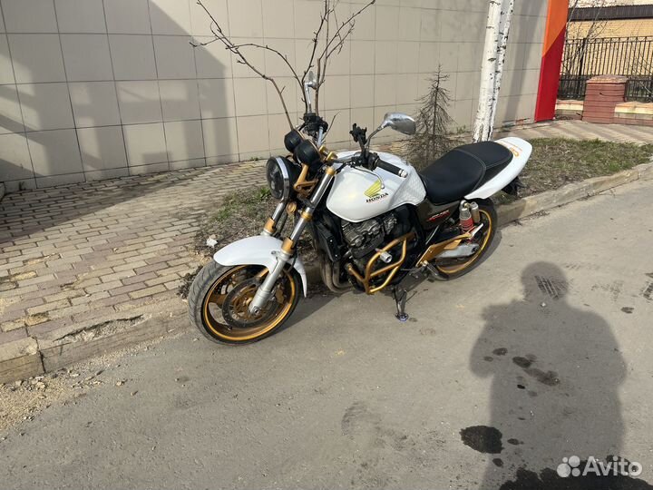 Honda CB400SF vtec1