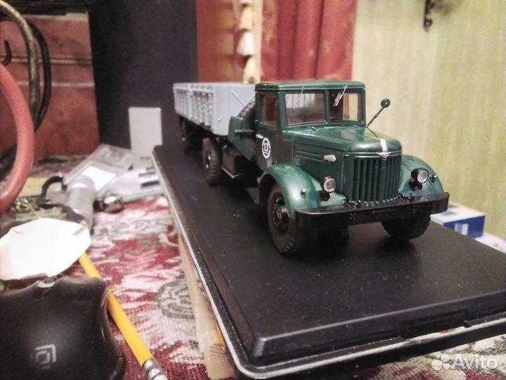 Модель грузовика маз-200В с полуприцепом маз-5215