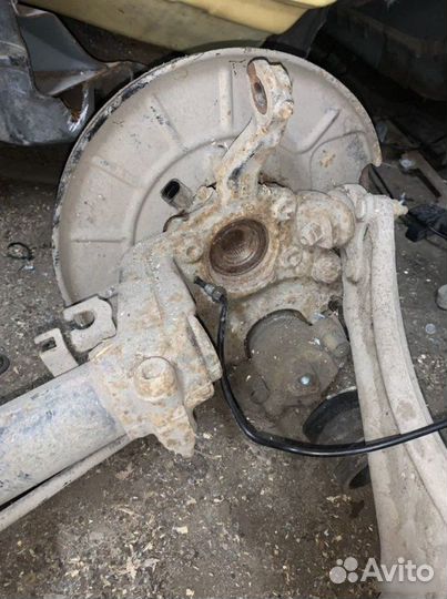 Кулак поворотный передний правый Audi Q3 2014