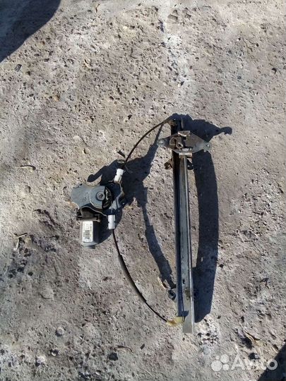 Стеклоподъёмник передний правый на Ниссан Альмера