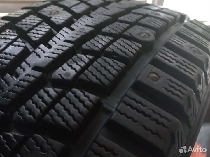 Dunlop SP Winter Ice 01 215/65 R16 102T