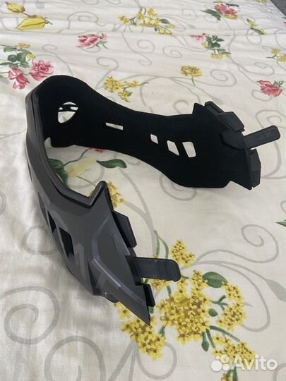 Крепление для защиты подбородка