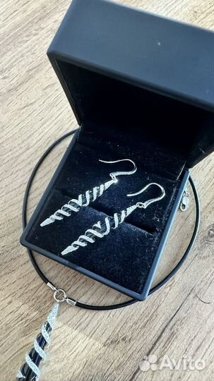 Ювелирные изделия с бриллиантами