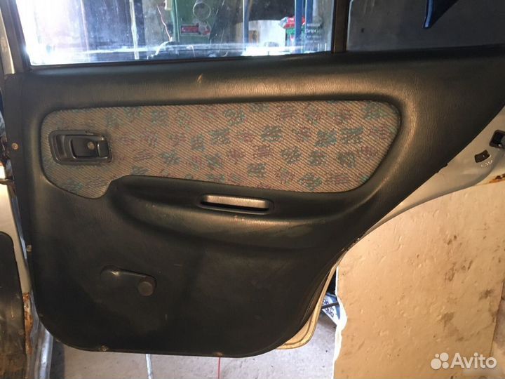 Дверные карты комплект Nissan n15