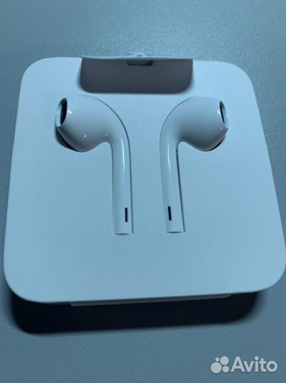 Наушники Apple EarPods с коннектором Lightning