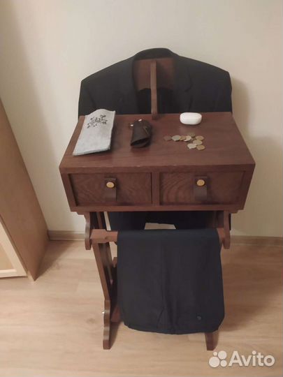 Вешалка для одежды с полкой