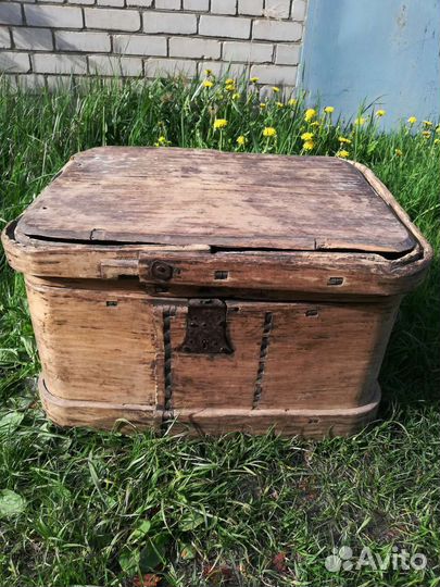 Старинный лубяной короб, сундук