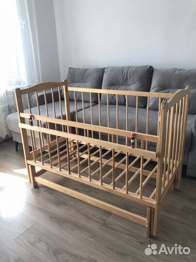 Детская кровать с маятником