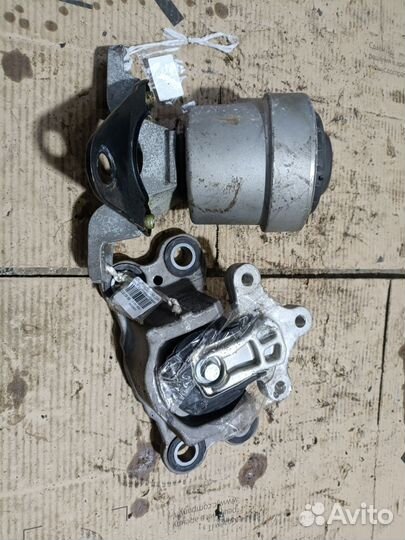 Подушка двс Volvo V70 BW (Переднее)