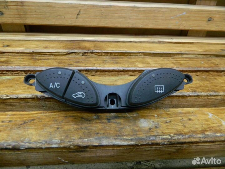 Блок кнопок Ford Focus рест. 2002 YS4T19A945BA