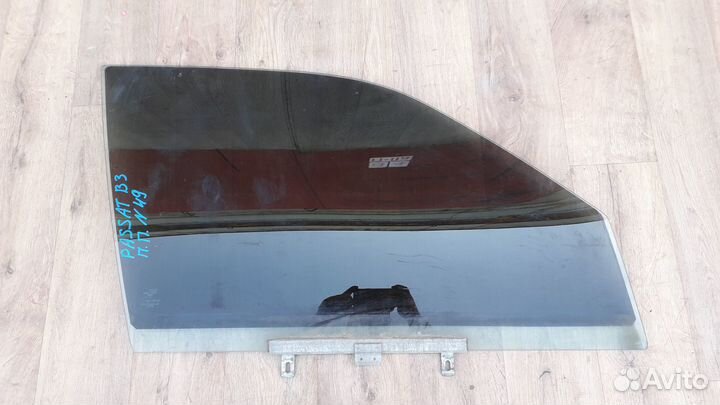 Стекло двери передней правой №49 Passat B3 1995