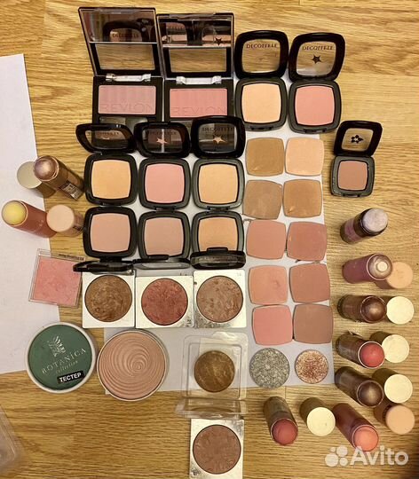 Косметика(5 помад, 2 глиттера, 2 подводки )