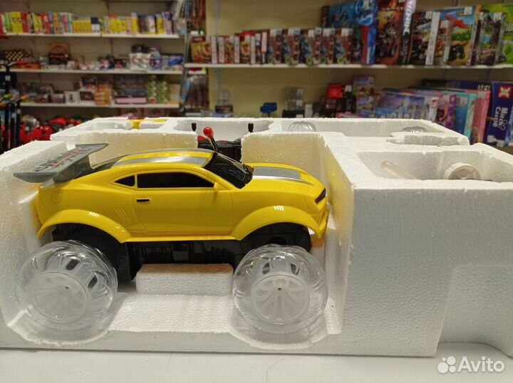 Машина на пульте управления, светящиеся колеса