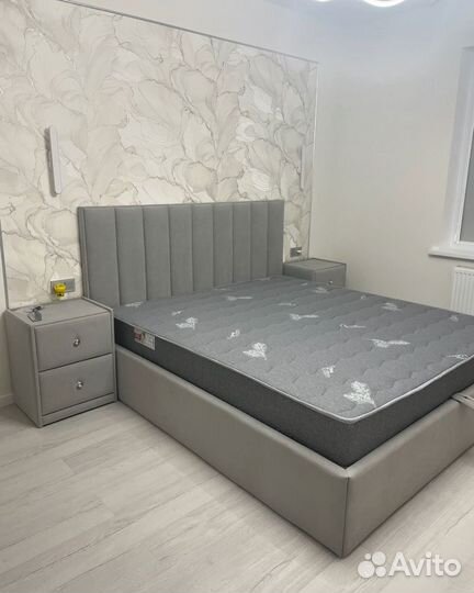 Кровать с мягким изголовьем