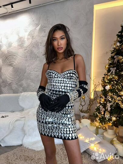 Роскошное блестящее платье